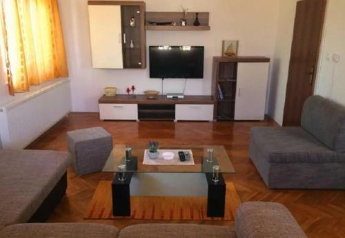 Hostal Apts And Rooms Ognjen- Family Friendly