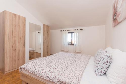Apartment Quartz