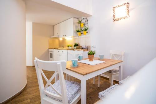 Beautiful Apartments With Balcony In Central Biograd - Bnm 2