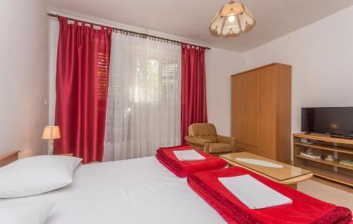 Apartments Mactra