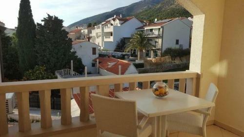 Apartments Lemar - Parking & Grill
