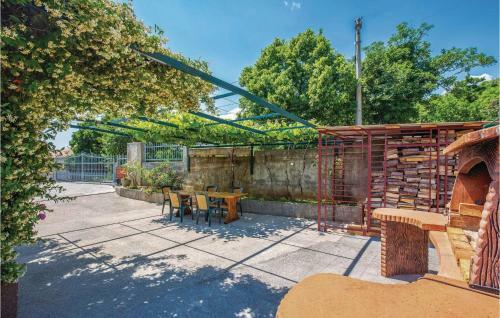 Three-bedroom Apartment In Bribir