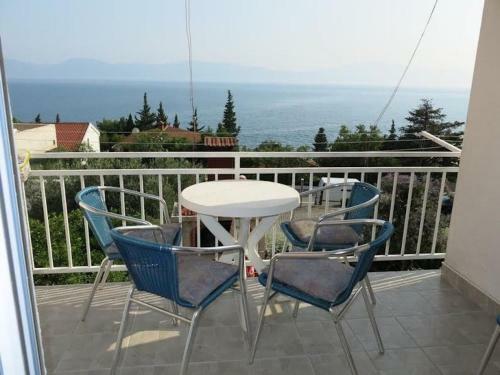 Hostal Apartments Elenora