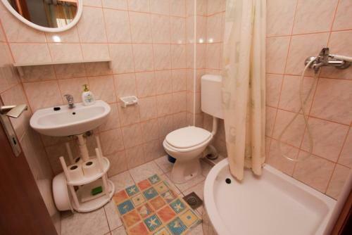 Hostal Apartments Elenora
