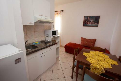 Hostal Apartments Elenora