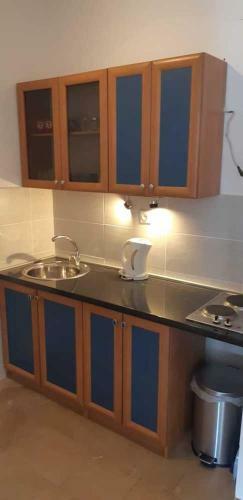 Hostal Apartments Elenora