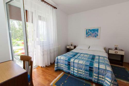 Apartamentos Eda Cor