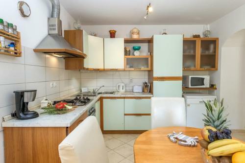 Beachfront Holiday House Zita
