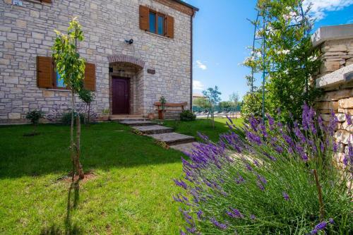 Rustic Villa Ena With Pool For Up To 10 Persons