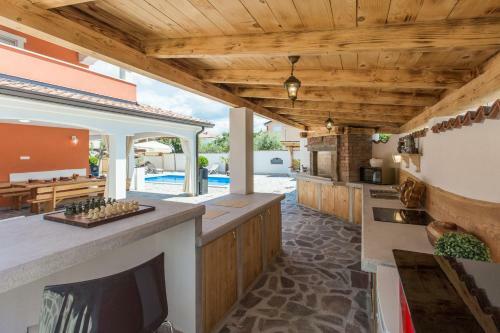 Villa Deni - Four Bedroom Villa With Pool