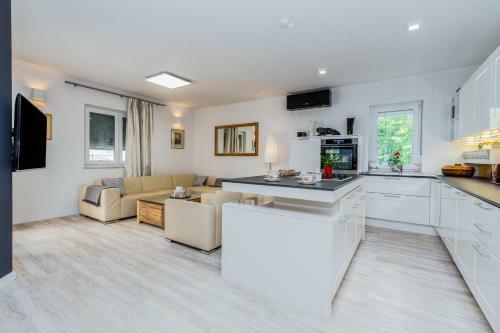 Villa Deni - Four Bedroom Villa With Pool