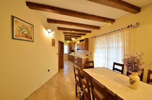 Lovely 5-bed Villa In Buzet
