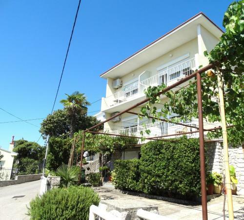 Apartments Ivo