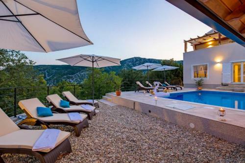 Villa Chiara With Pool