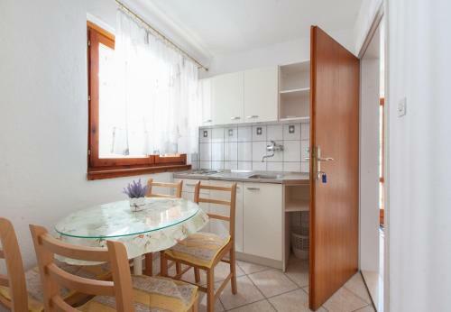 Apartments Ante-100m From Beach