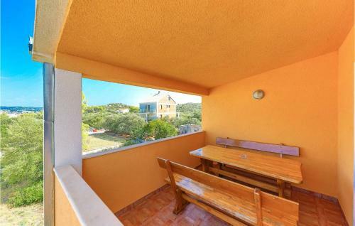 One-bedroom Apartment In Okrug Donji