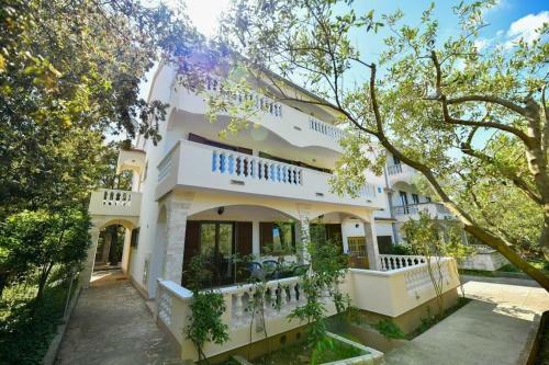 Apartments Zlatko - 100m From Sea