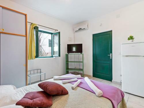 Simplistic Apartment In Petr?ane With Terrace