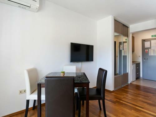 Boutique Apartment In Drvenik With Balcony