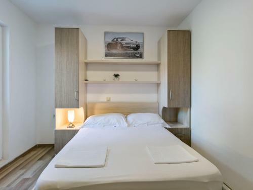 Poised Apartment In Drvenik With Balcony