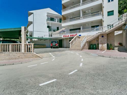 Poised Apartment In Drvenik With Balcony