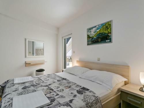 Cosy Apartment In Drvenik With Terrace
