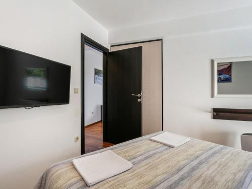 Pleasant Apartment In Drvenik With Balcony