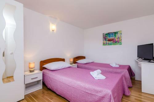 Apartments & Room Lino