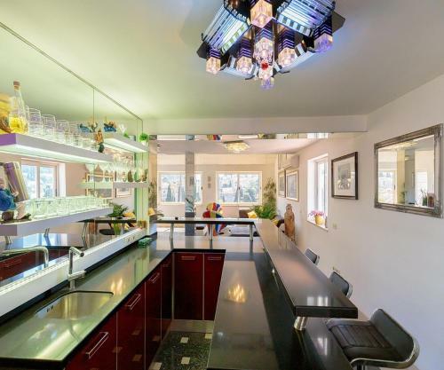 Hostal Heavenly Holiday Home