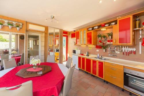 Hostal Heavenly Holiday Home