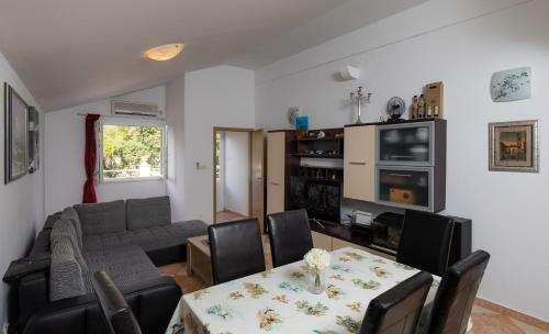 Apartment L&l