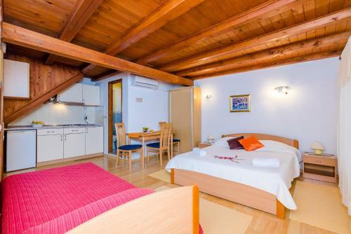 11 Stars Apartments