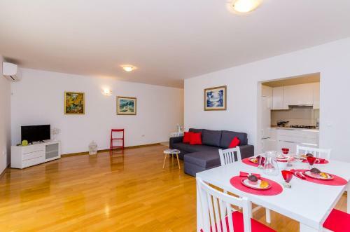 Grand Apartment