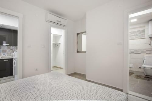 Serious Job Apartment
