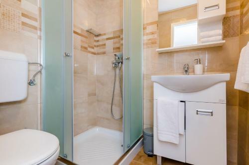 Hostal Rooms Baza