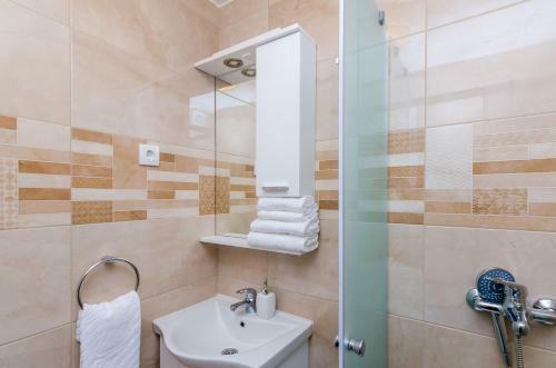 Hostal Rooms Baza