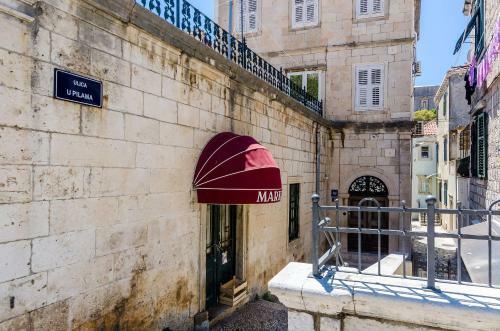 Hostal Rooms City Central Old Town