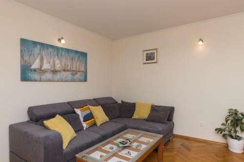 Apartment Mart