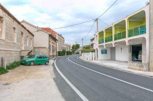 Apartments Road Star