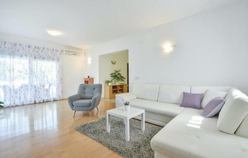 Villa Radosevic Near Split, Heated Pool