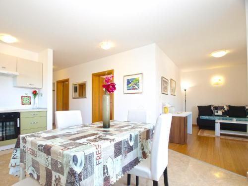 Apartments Majda 1932