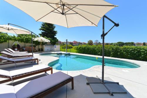 Apartments Valbandon With Pool 31