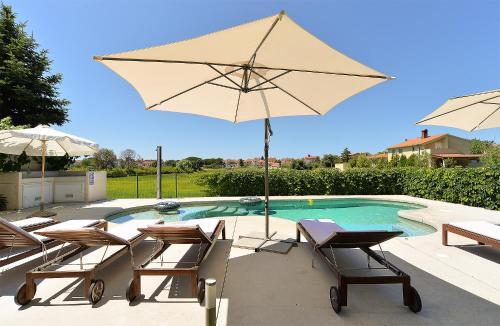 Apartments Valbandon With Pool 31
