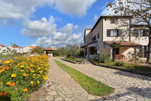 Apartments Valbandon 38