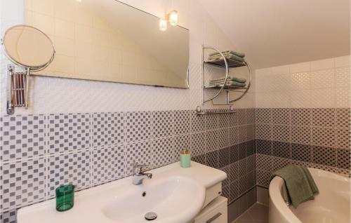Three-bedroom Holiday Home In Fazana