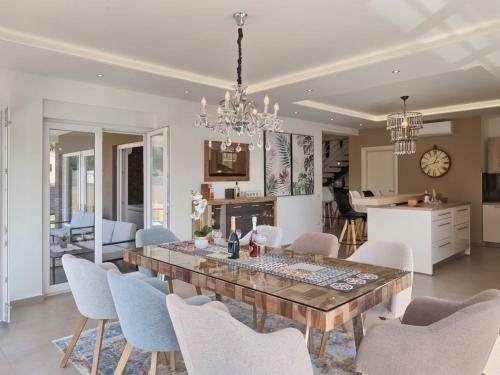 Luxurious Villa Dalma