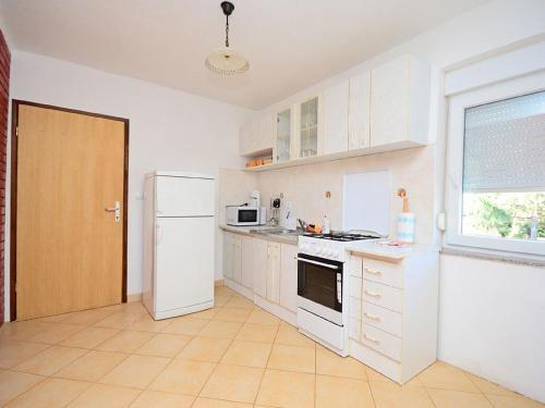 Apartments Fazana 774