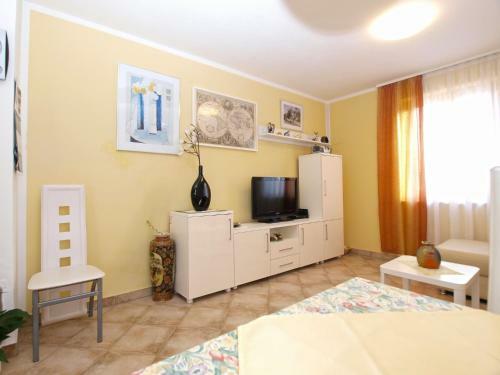 Apartment Valbandon 1780