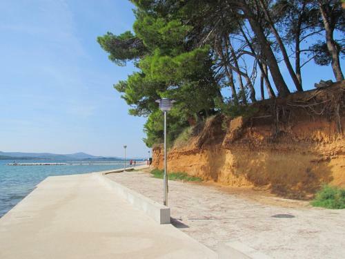 Hostal Holiday House Damir