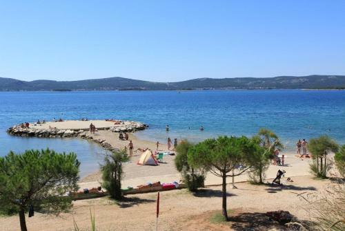 Hostal Holiday House Damir